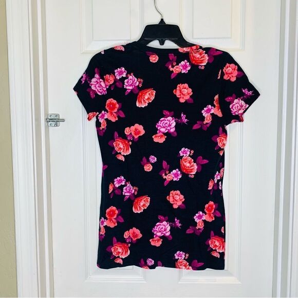 PINK Victoria’s Secret Black Floral T-shirt Size Xs - Picture 6 of 9